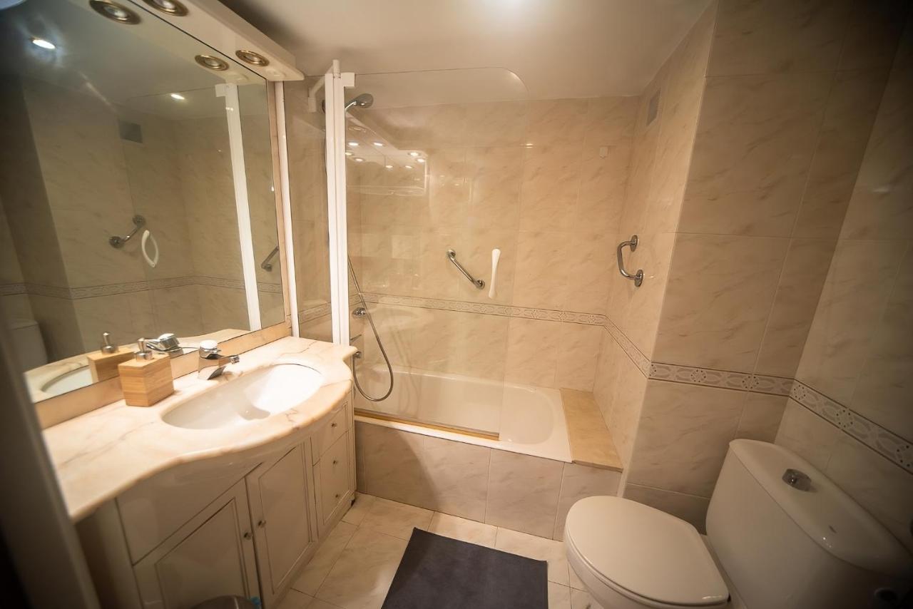 Traditional Rooms In Eixample Barcelona Exterior foto